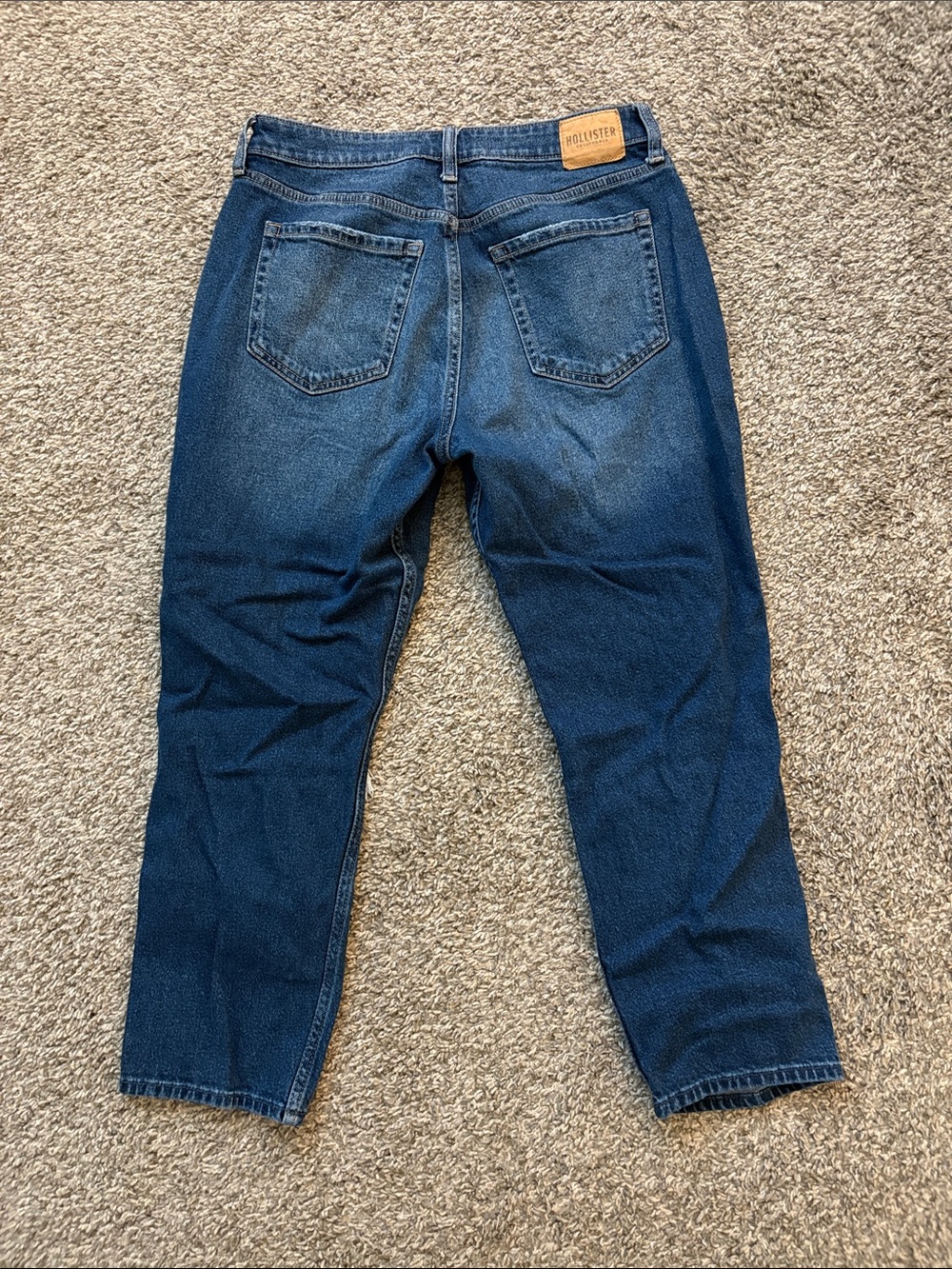 Hollister Curvy High Rise Mom Jeans - Picture 3 of 3